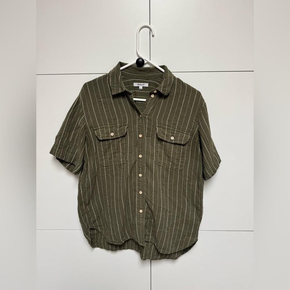 Madewell Lightspun Green Short-Sleeve Flap-Pocket Shirt. Size Small.